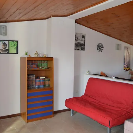 Family With Large Terrace Close To The Airport 아파트